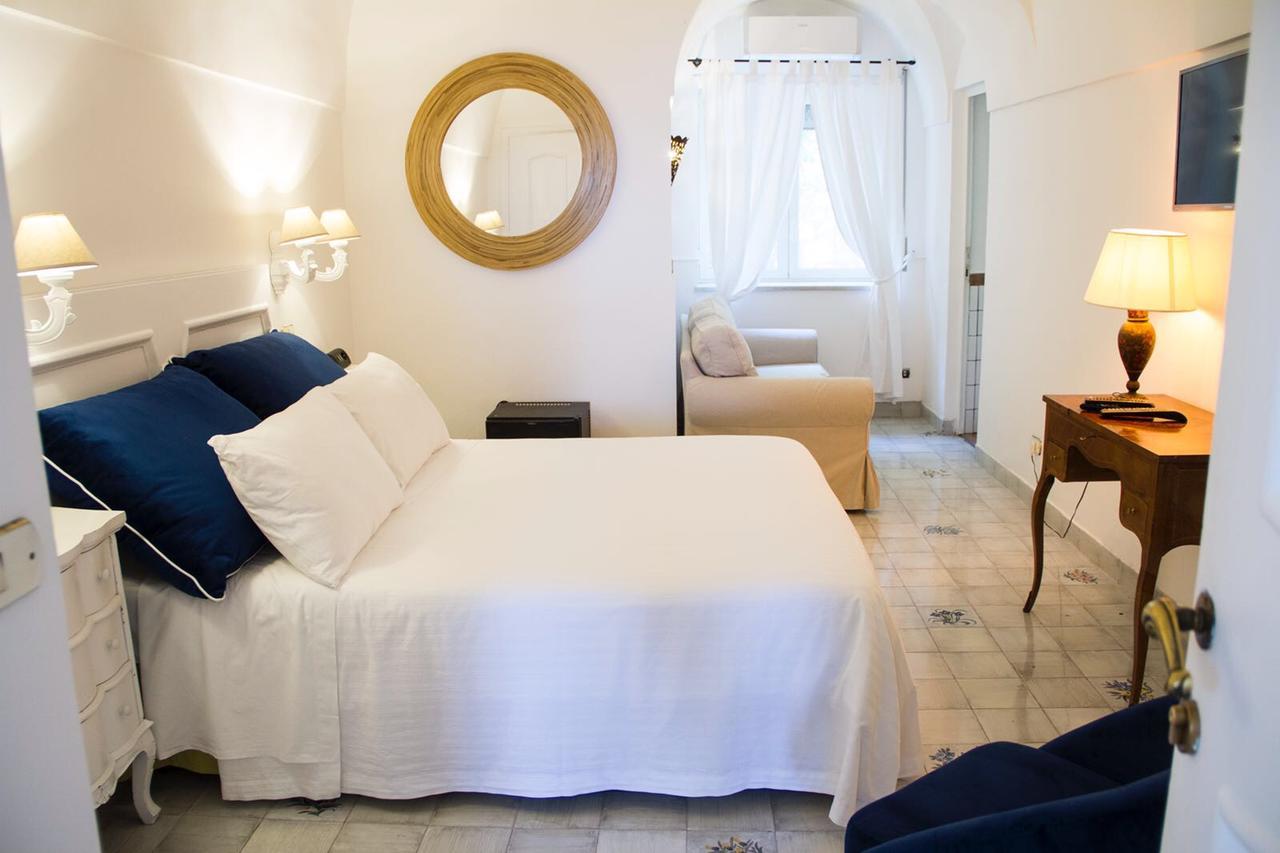 Marunnella Suites กาปรี ภายนอก รูปภาพ